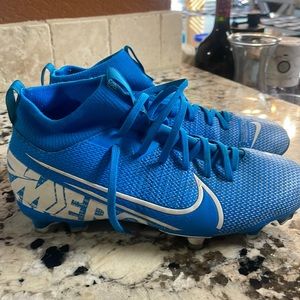Girls nike blue cleets size 3